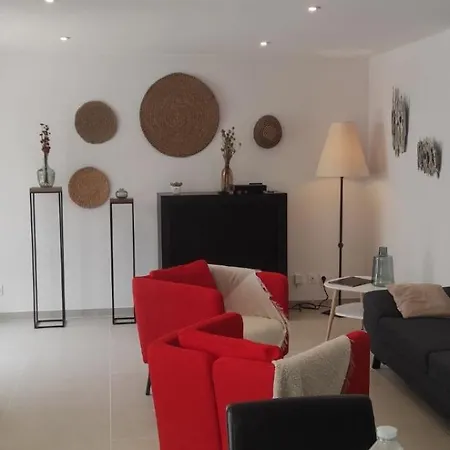 Chez Camille Spacieux 75m2 Climatisation Wifi Parking Terrasse Et Cour Privative A 50 M De La * Le Grau-du-Roi