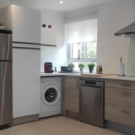 Chez Camille Spacieux 75m2 Climatisation Wifi Parking Terrasse Et Cour Privative A 50 M De La *
