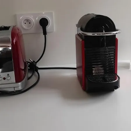 Appartement Chez Camille Spacieux 75m2 Climatisation Wifi Parking Terrasse Et Cour Privative A 50 M De La