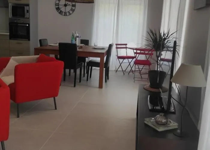 Appartamento Chez Camille Spacieux 75m2 Climatisation Wifi Parking Terrasse Et Cour Privative A 50 M De La *