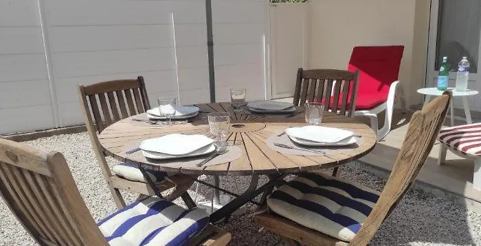 Appartamento Chez Camille Spacieux 75m2 Climatisation Wifi Parking Terrasse Et Cour Privative A 50 M De La