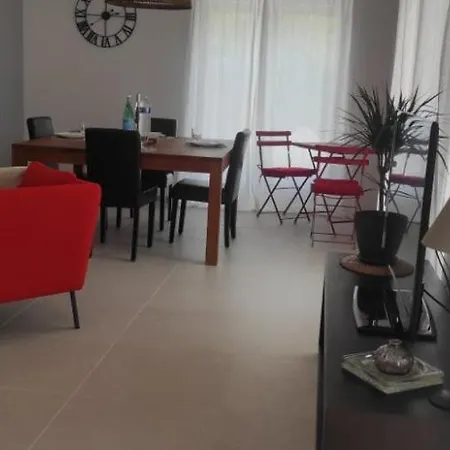 דירה Chez Camille Spacieux 75m2 Climatisation Wifi Parking Terrasse Et Cour Privative A 50 M De La *