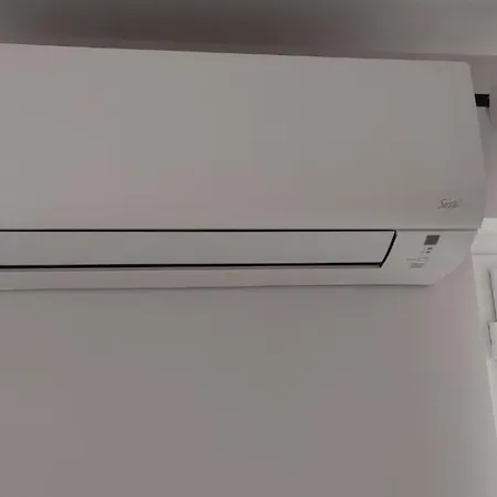 Chez Camille Spacieux 75m2 Climatisation Wifi Parking Terrasse Et Cour Privative A 50 M De La 아파트 *