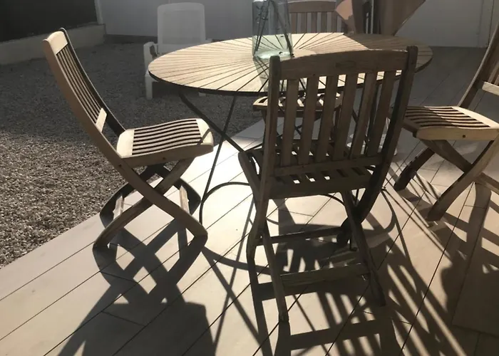 Chez Camille Spacieux 75m2 Climatisation Wifi Parking Terrasse Et Cour Privative A 50 M De La * Le Grau-du-Roi